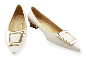 Bo Derek 優雅金屬釦低跟鞋-米